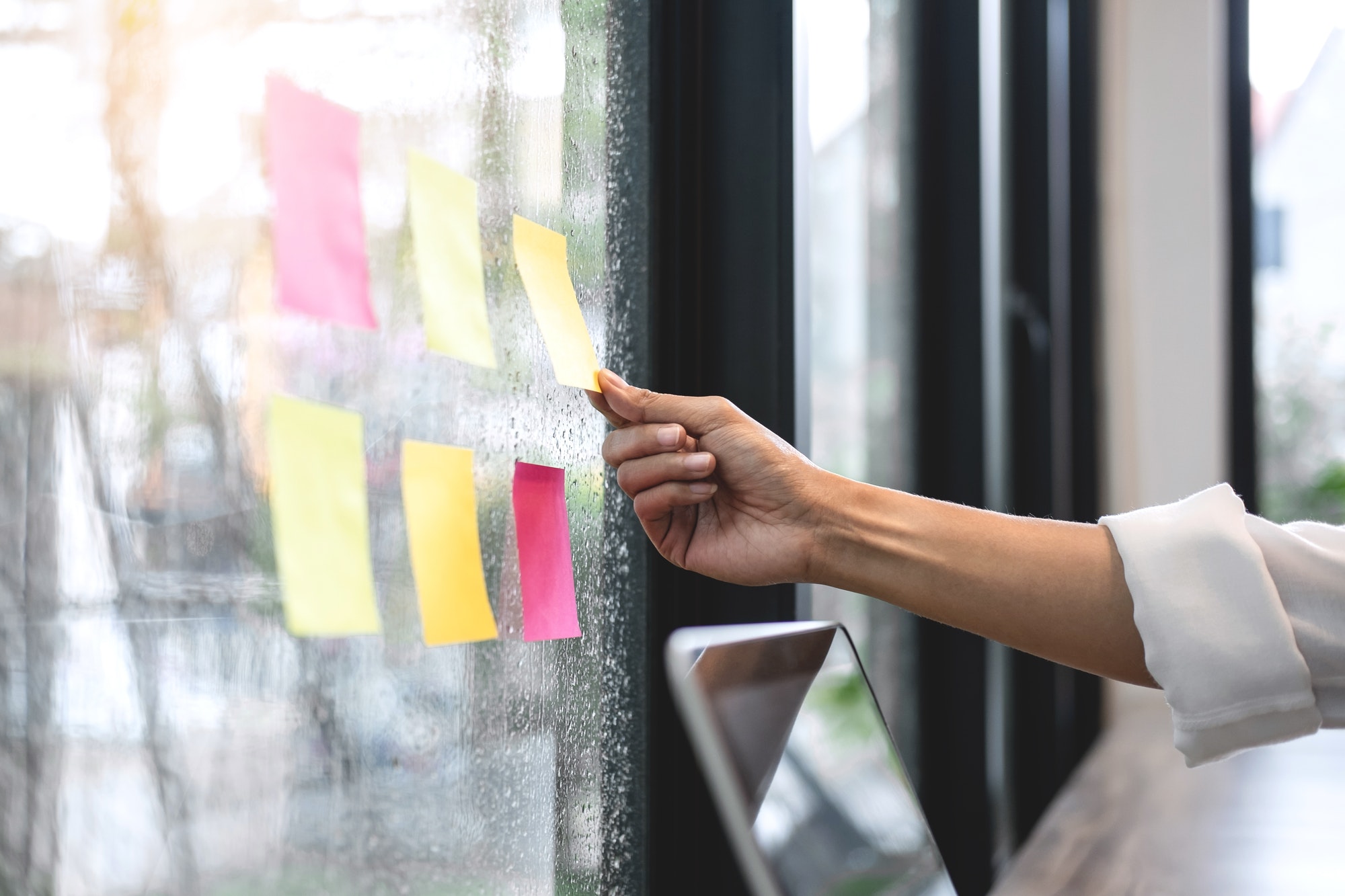 Sticky note paper reminder schedule board